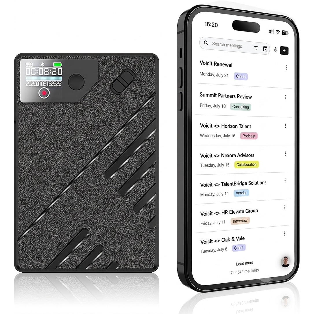 Voicit Go junto a un móvil con la app de Voicit mostrando las reuniones transcritas
